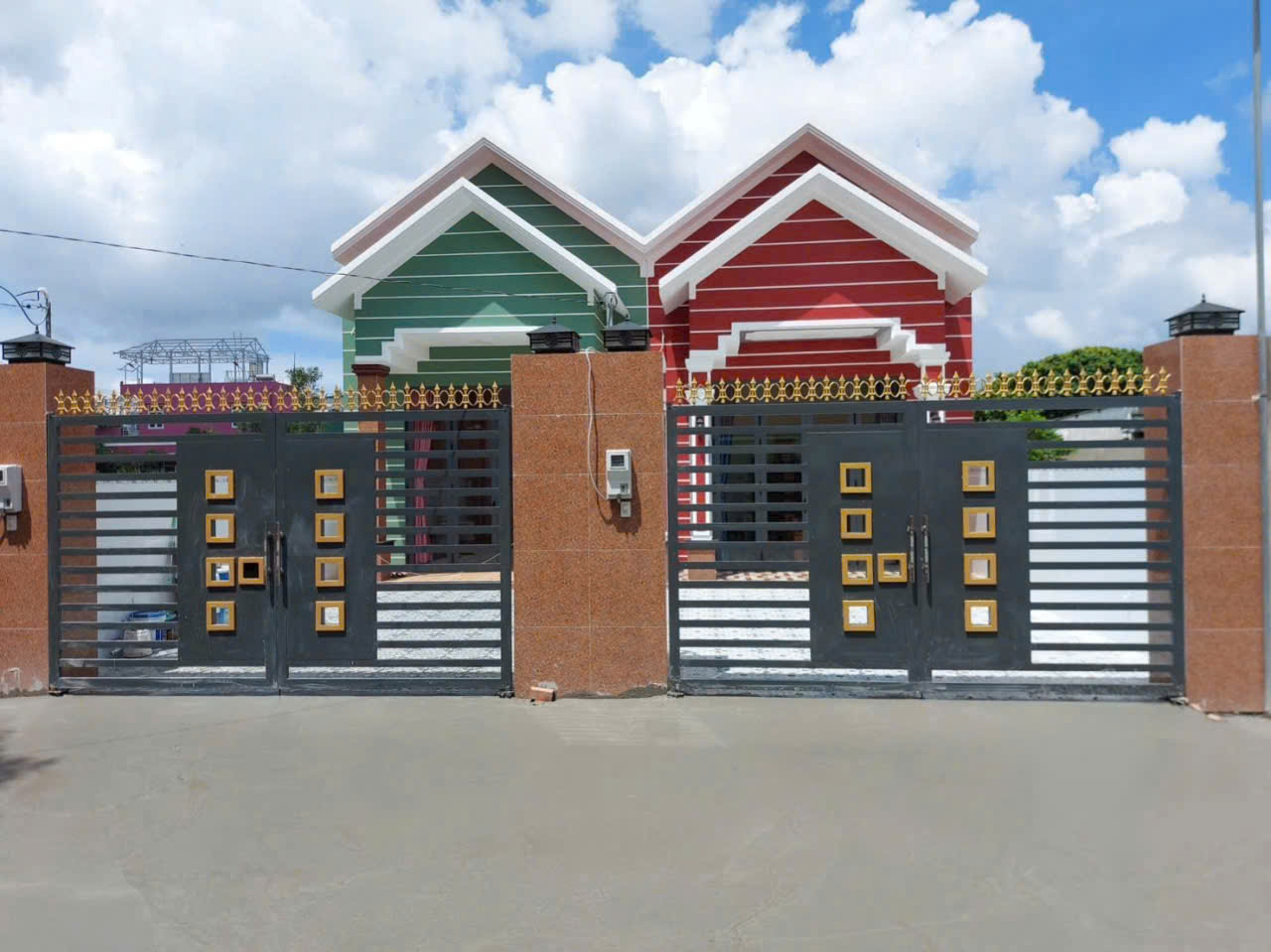 Bán 2 nhà mới xây, // Sông Lu ,Hòa Phú 163m2 full thổ , 2pn, 2wc , hướng đông, hoàn công giá 2,2 tỷ/ căn