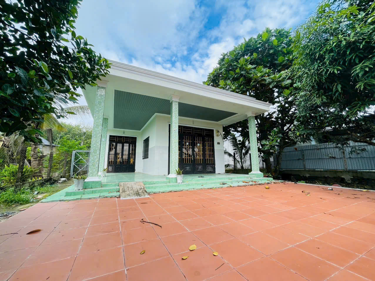 Bán nhà sân rộng hẻm tỉnh lộ 7, xã Phước Thạnh tdt 389,5m2 full thổ giá 3,5 tỷ