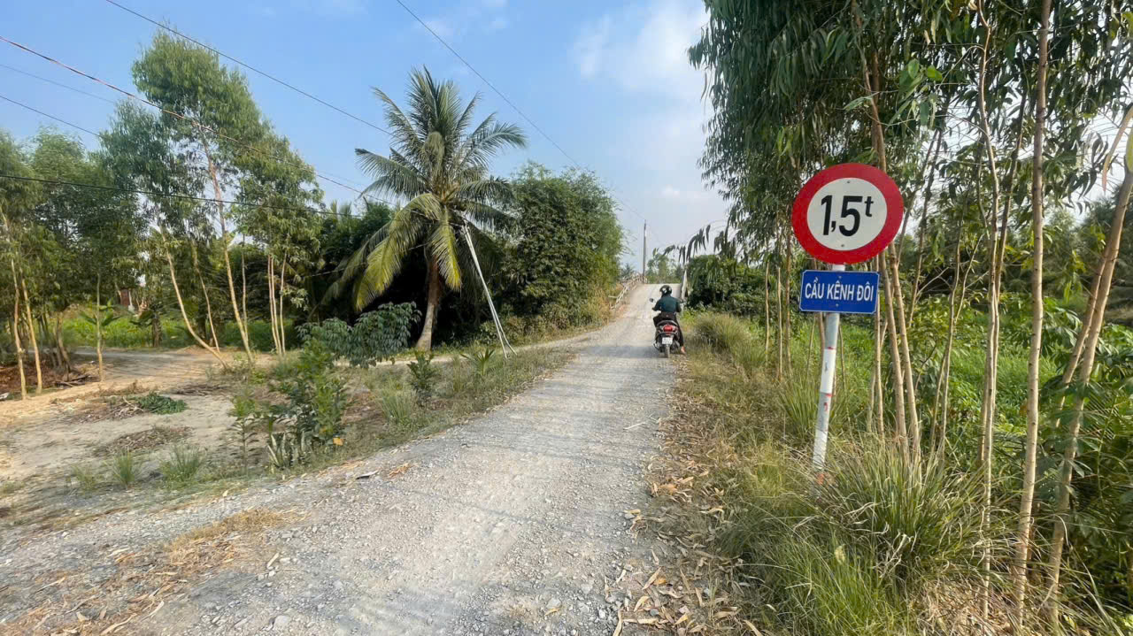 Bán đất vườn mặt tiền kênh ở xã Tân Hòa, Bến Lức dt 7896m2 giá 7,2 tỷ