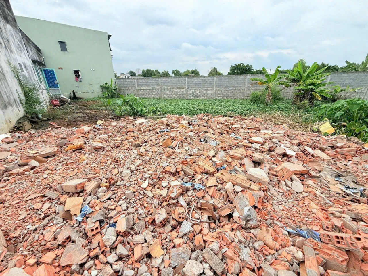 Bán đất mặt tiền đường Long Bình , xã Long Hiệp Bến Lức tdt 800m2 (131,6m2 thổ ) giá 4,5 tỷ