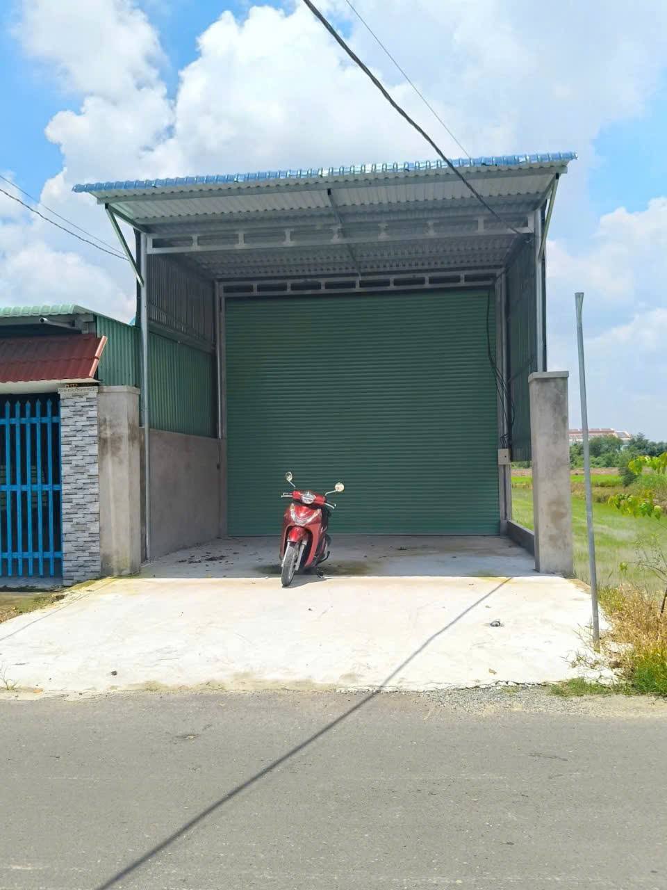 Bán nhà kho mới xây mặt tiền đường ấp 10, Lương Hòa dt 545m2 full thổ giá 4,5 tỷ