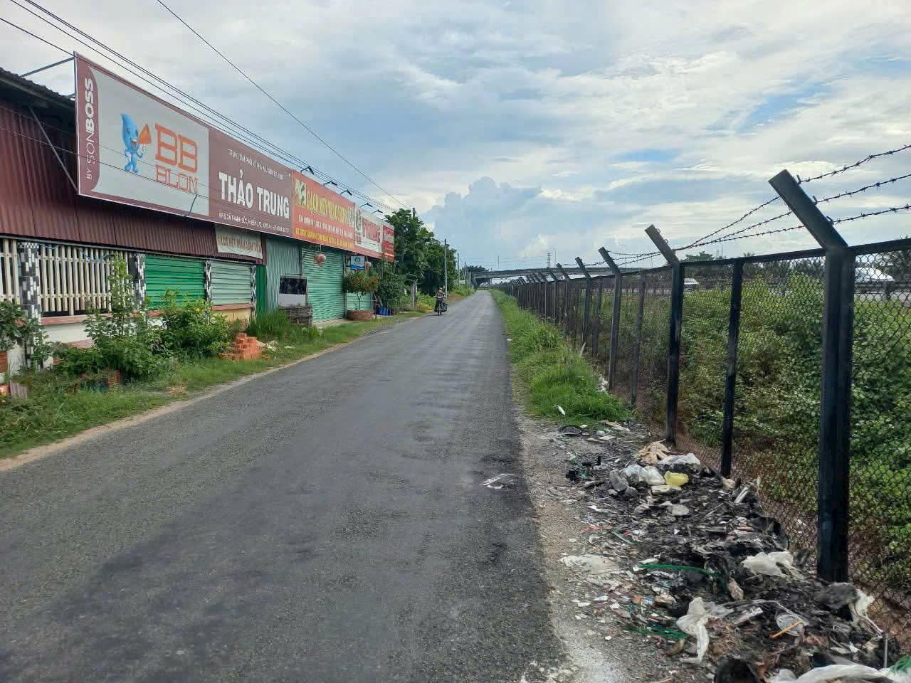 Bán nhà kho mt đường nhựa xe 18t công vụ cao tốc Thạnh Đức tdt 900m2 (200m2 thổ) giá 3,5 tỷ