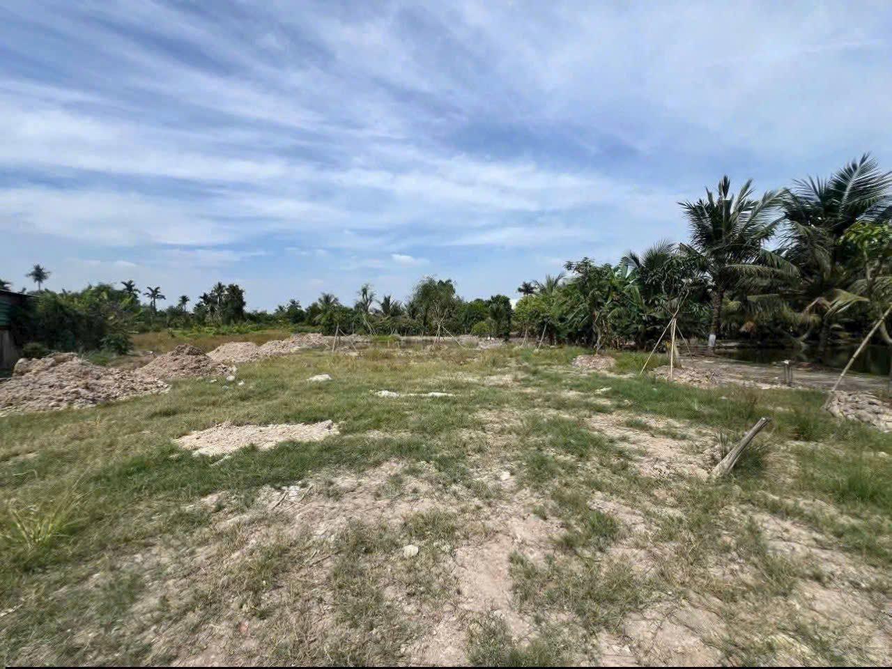 Bán đất thổ cư , đường beton xe 7 chổ , xã Nhựt Chánh , Bến Lức dt 1068m2 giá 3 tỷ