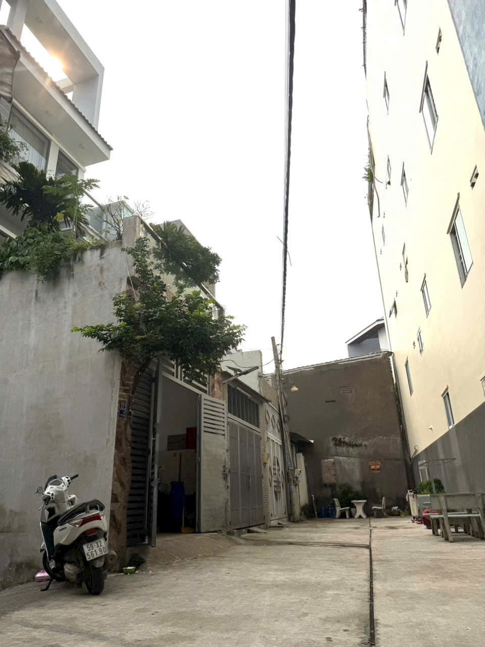 Bán nhà hẻm đường số 3, Bình Hưng Hòa , dt 83m2 , 2 lầu , 3pn , 3wc , 2 sân thượng giá 5,9 tỷ