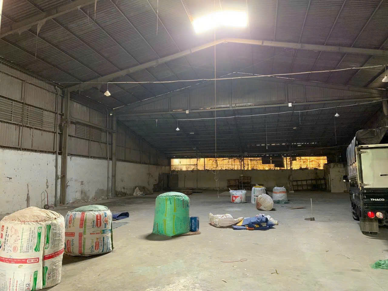 Bán nhà kho mt Thanh Niên, xã Phạm Văn Hai dt 706m2 full thổ giá 16,5 tỷ