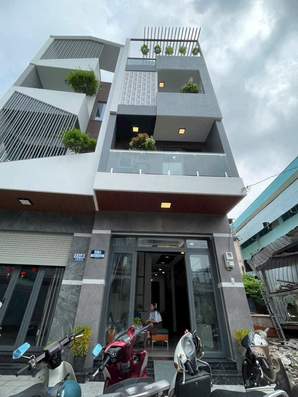 Bán nhà đẹp, thiết kế hiện đại mặt tiền Trần Thủ Độ, Tân Phú dt 48,6m2 2 lầu, 4pn, 3wc giá 8,9 tỷ