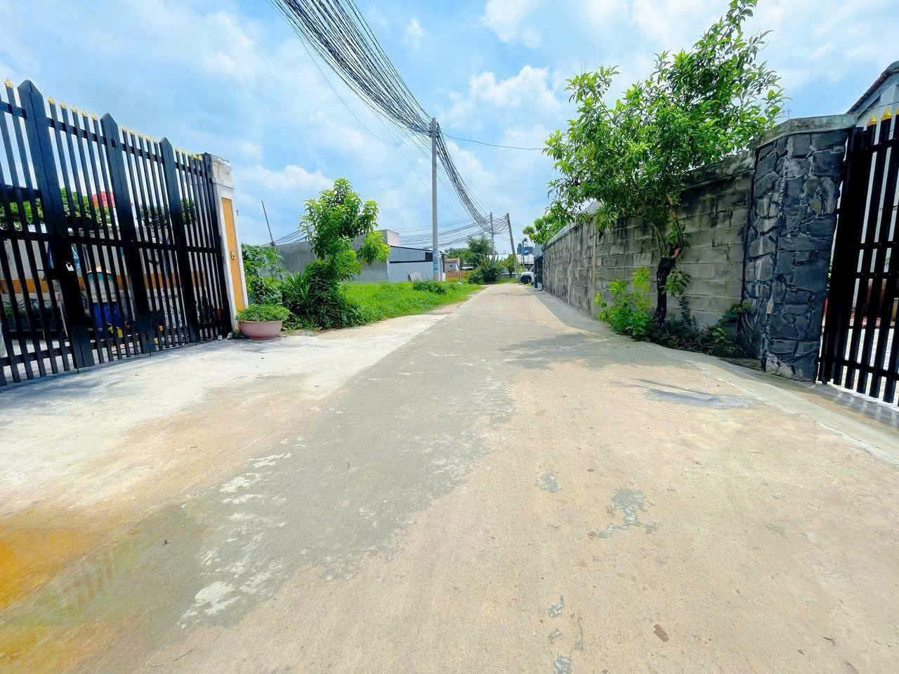 Bán đất thổ cư hẻm beton oto ấp 5 , Đức Hòa Đông dt 110m2 giá 950 triệu