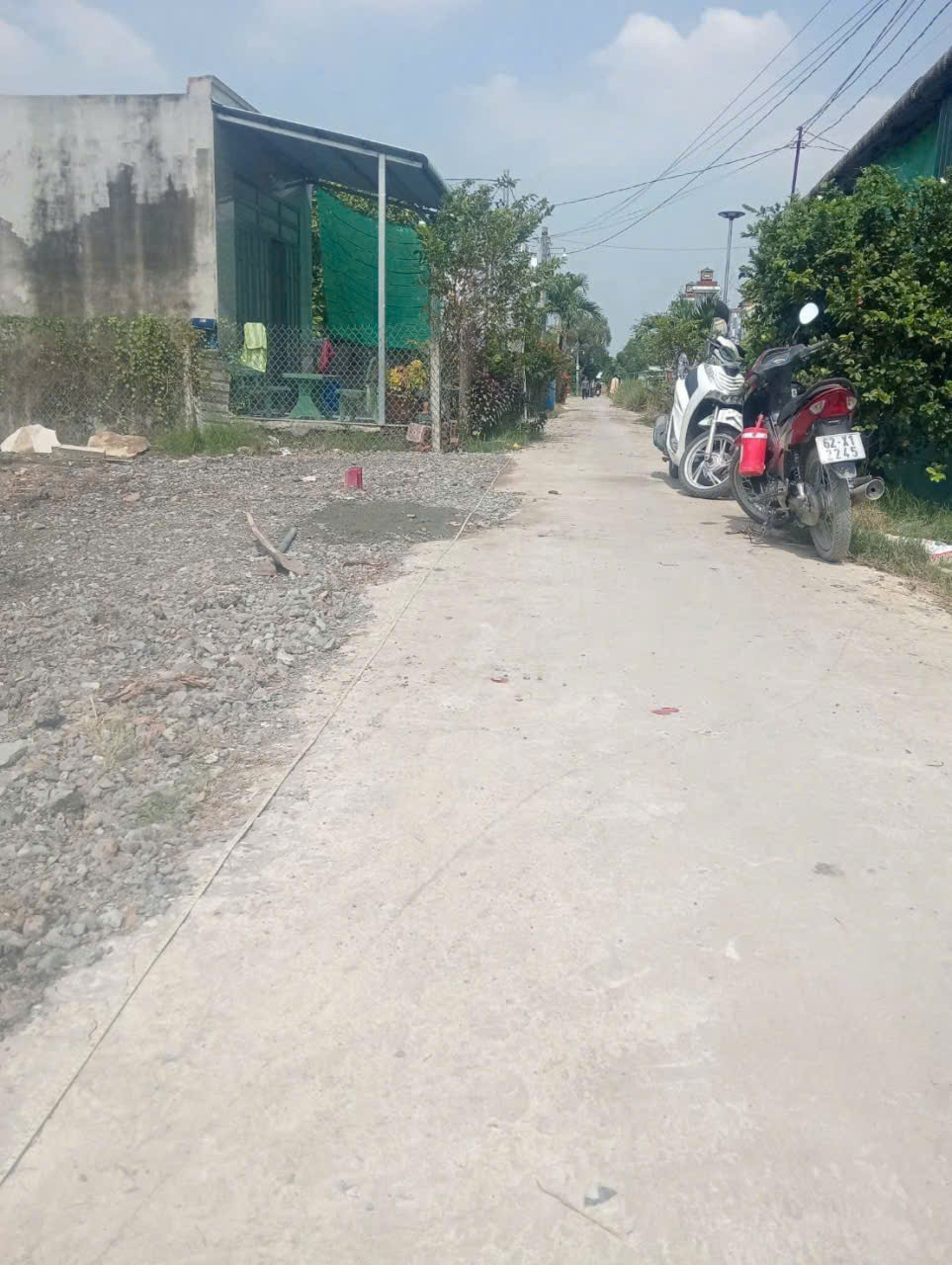 Bán đất xã Long Khê , Cần Đước đường beton xe ba gác dt 550m2 ( có 225m2 thổ) giá 1,99 tỷ