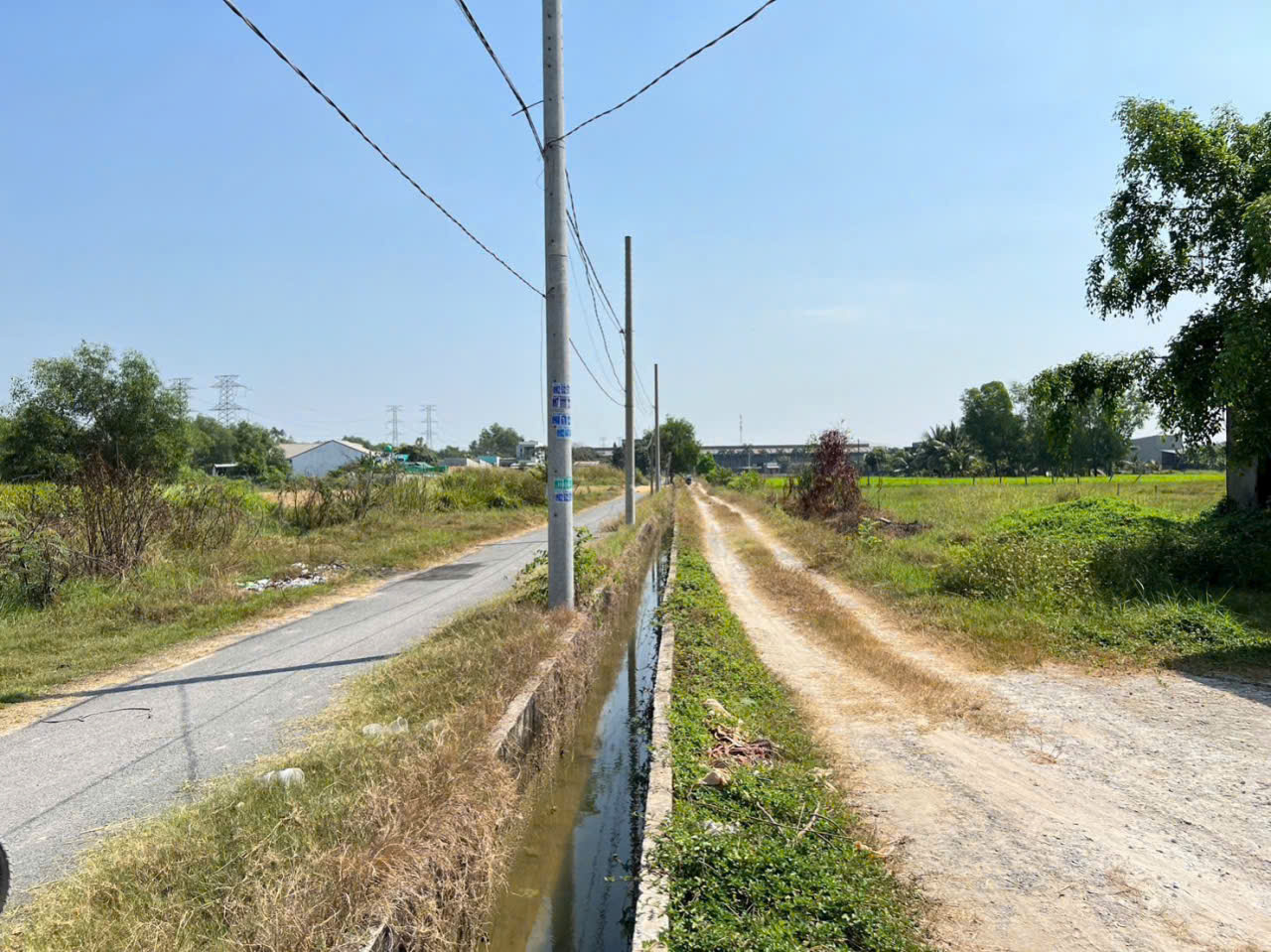 Bán đất thổ cư có tường rào bao quanh ở xã Đức Hòa Đông dt 360m2 giá 3 tỷ