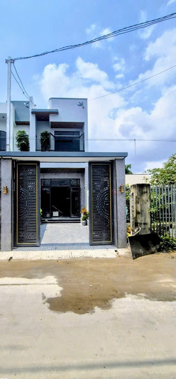 Bán nhà mới xây đường oto beton Mỹ Hạnh Nam dt 88m2 1 lầu , 3pn,3wc, tặng full nội thất giá 2,55 tỷ