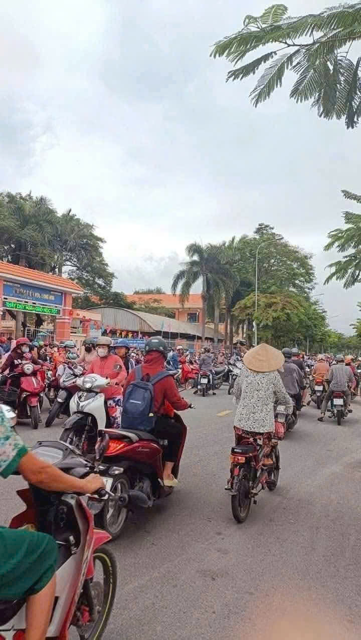 Bán nền thổ cư , đường nhựa xã Long Hòa, Cần Đước dt 81m2 giá 1,55 tỷ