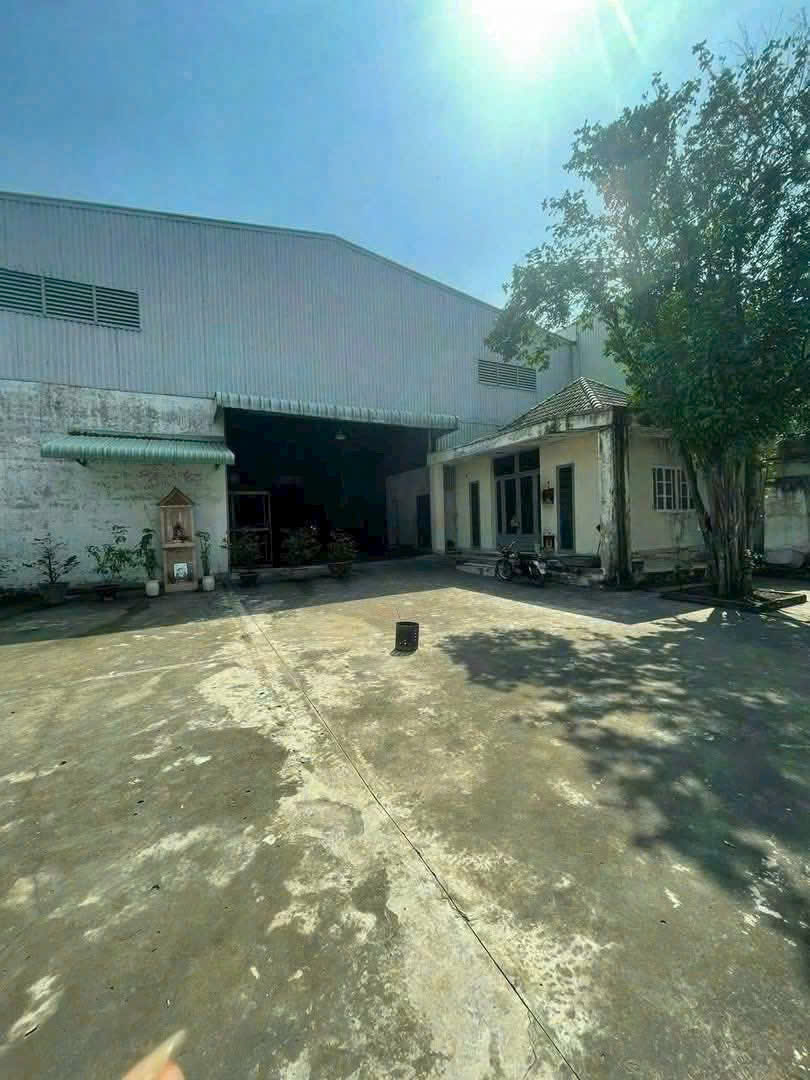 Nhà xưởng mặt tiền xã Lê Minh Xuân, Bình Chánh tổng dt 1600m2 giá 30 tỷ.........