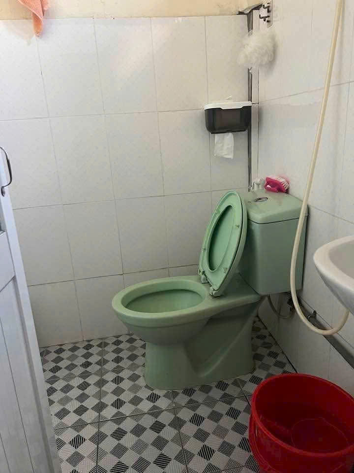 Bán nhà mt Nguyễn Văn Tuôi , thị trấn Bến Lức dt 142m2 ( có 56,5m2 thổ) 1 lầu 2pn 2wc giá 4 tỷ