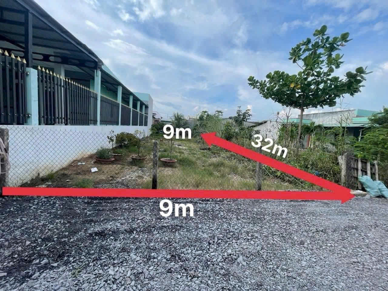 Bán đất thổ cư đường oto ấp 6 , Thạnh Đức dt 300m2 full thổ giá 1,85 tỷ