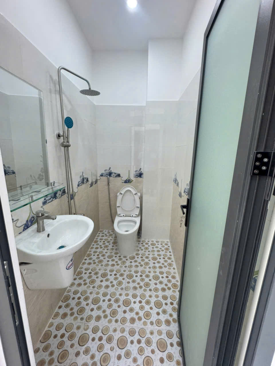 Nhà mới xây ,hẻm Liên Khu 5-6, Bình Hưng Hòa B, dt 64m2 3 lầu 5pn 5wc giá 5,9 tỷ