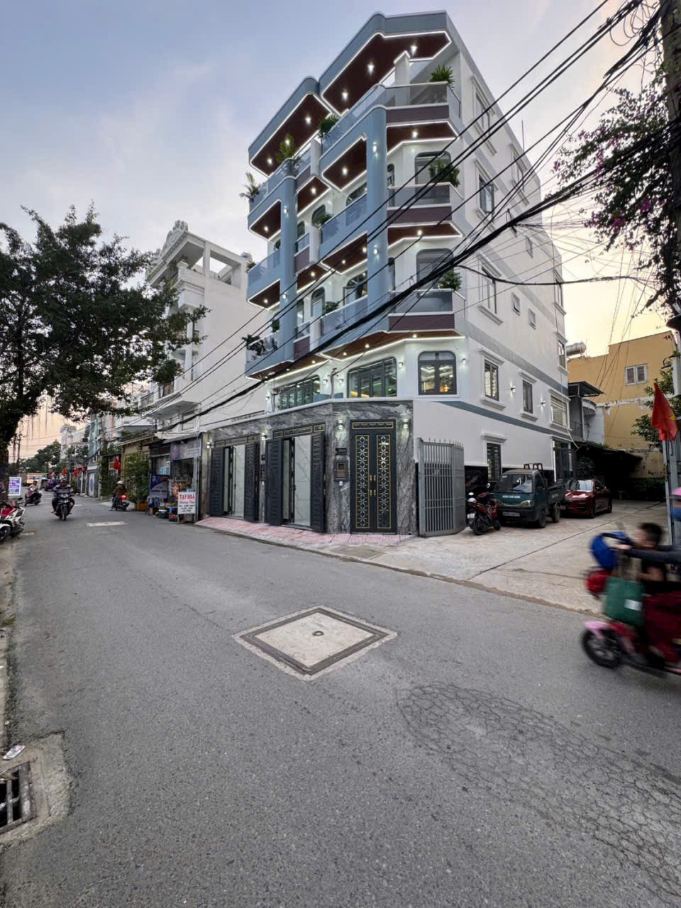 Siêu phẩm nhà góc 2 mặt tiền Liên Khu 4-5, BHH B , dt 76,5m2 3 lầu 5pn 5wc giá 8,6 tỷ