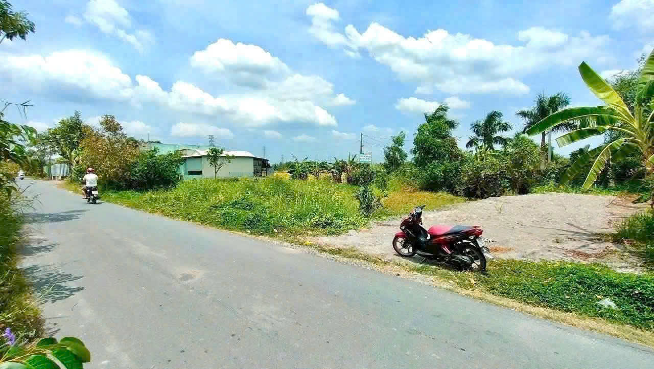 Bán nền thổ cư mt đường Nhựt Chánh, Mỹ Bình , Bến Lức dt 131,7m2 giá 1,35 tỷ