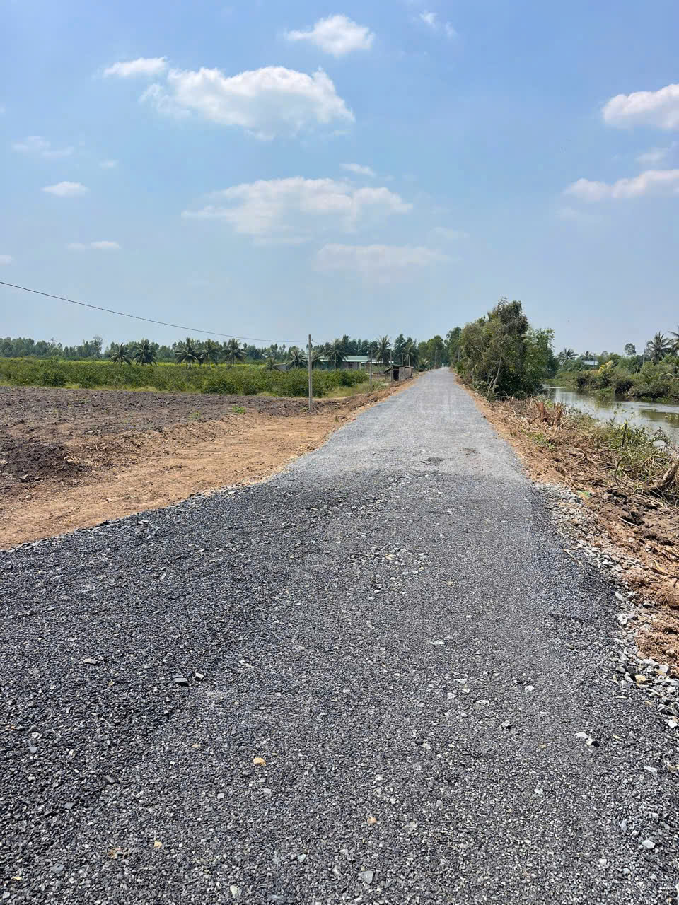 Bán đất thổ cư đường đá xanh 9m  xã Tân Thành , Thủ Thừa dt 589m2 giá 2,15 tỷ