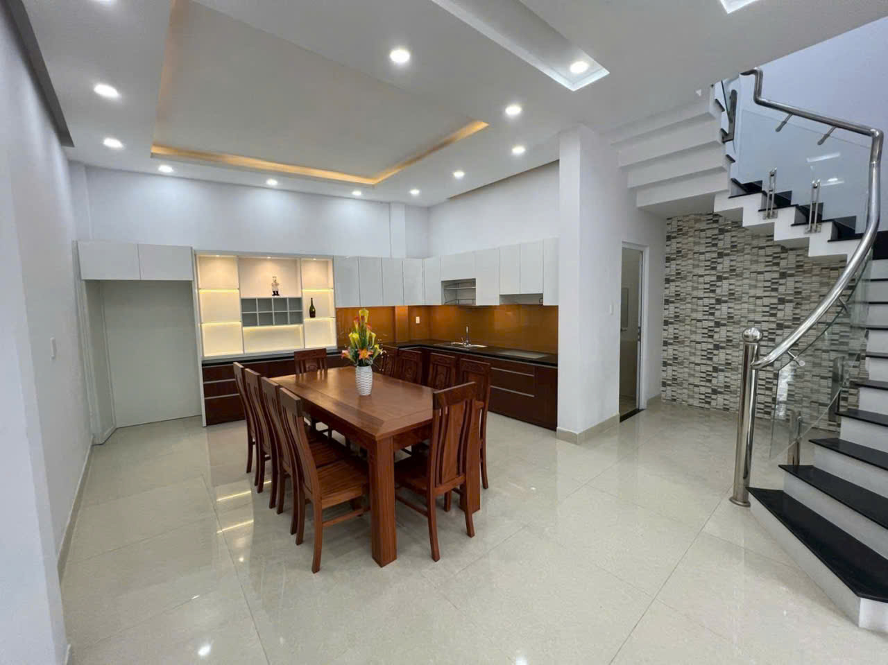 Bán nhà đẹp xã Phú Hòa Đông dt 83m2 1 lầu,2pn,2wc giá 2,6 tỷ