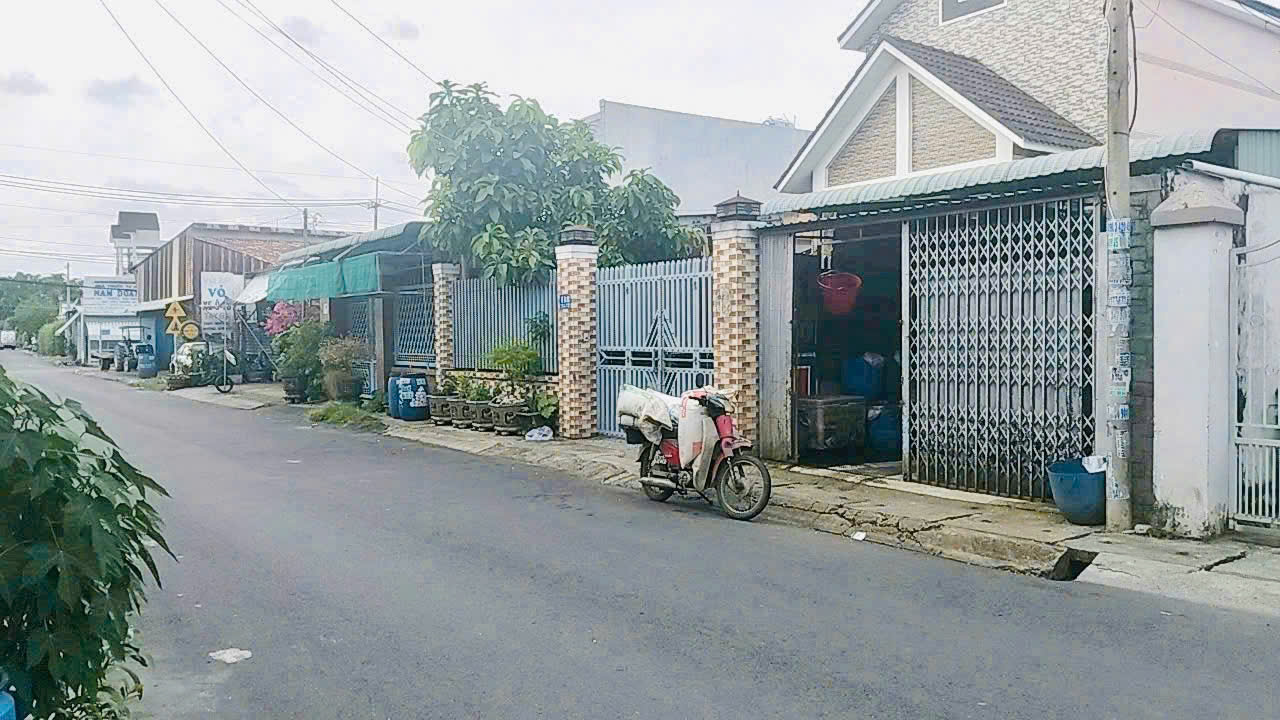 Bán đất tặng nhà kho mặt tiền đường Võ Thị Dòn , xã Tân Thông Hội dt 170m2 giá 3,9 tỷ
