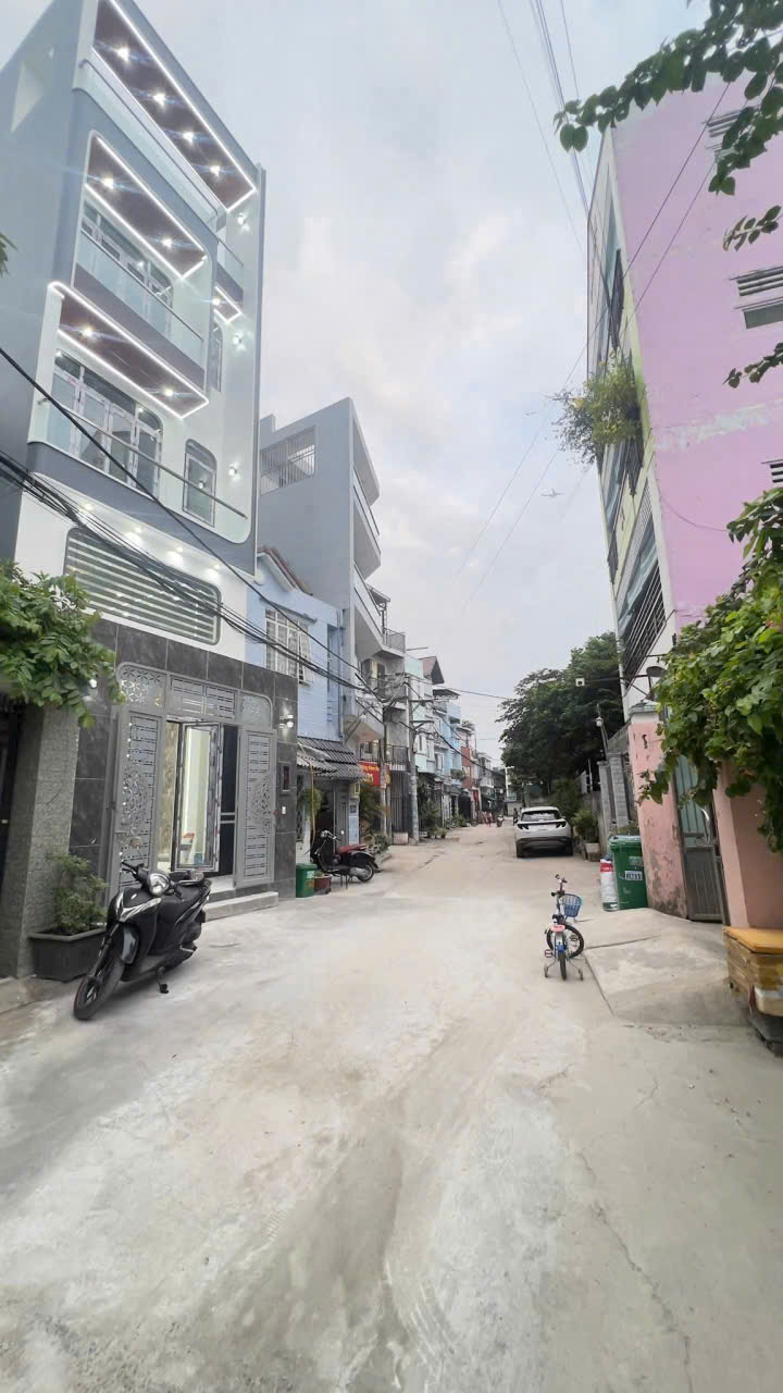 Nhà hẻm Bình Thành, Bình Hưng Hòa B dt 72m2 3 lầu 4pn 5wc giá 6,7 tỷ